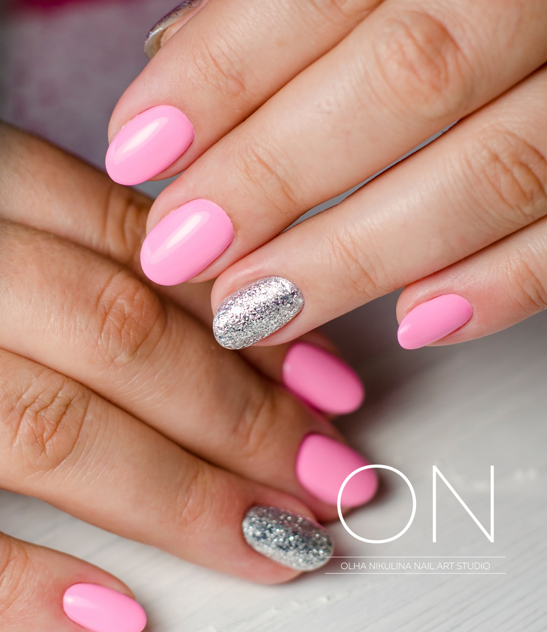 summer_manicure_pink_glitter